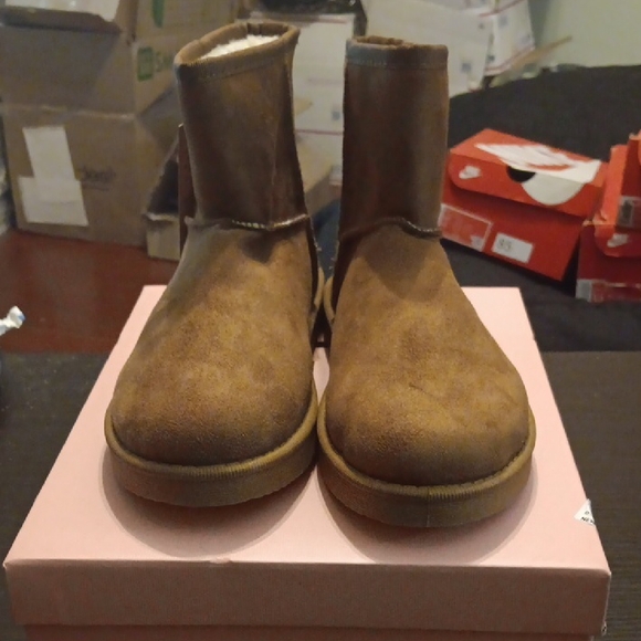 Josiny Brown Boots With Fur Womens SZ 7 NWT & BOX - Picture 3 of 7